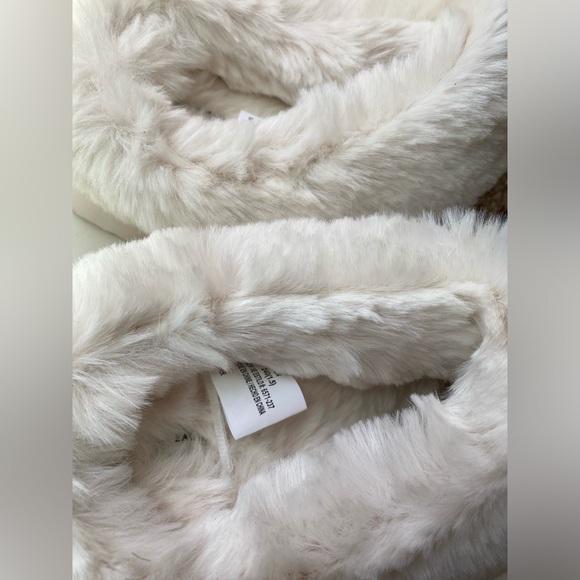 Snoopy Slippers - Picture 2 of 8